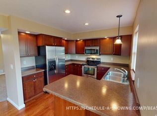 1706 N Creek Dr, Marquette, MI 49855