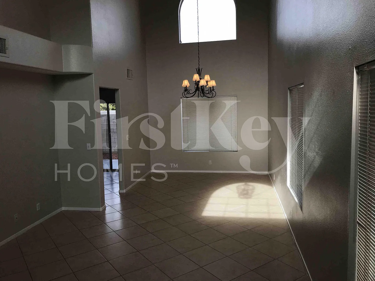 3 bed, 2.5 bath, 1900 sqft, $1,950 — Photo 2