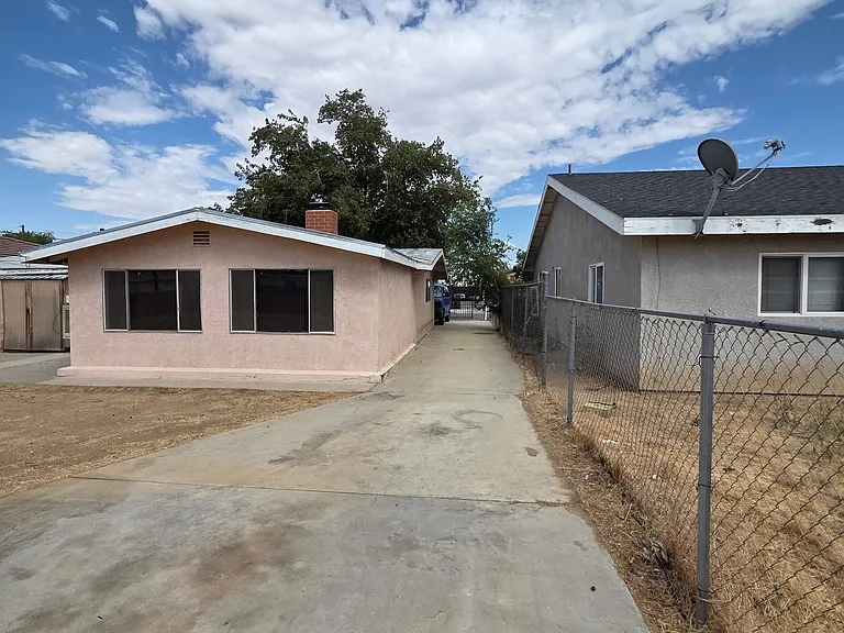 38505 4th St E — Photo 2