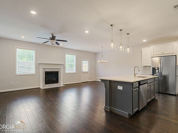 5th image of 325 Niles Ct