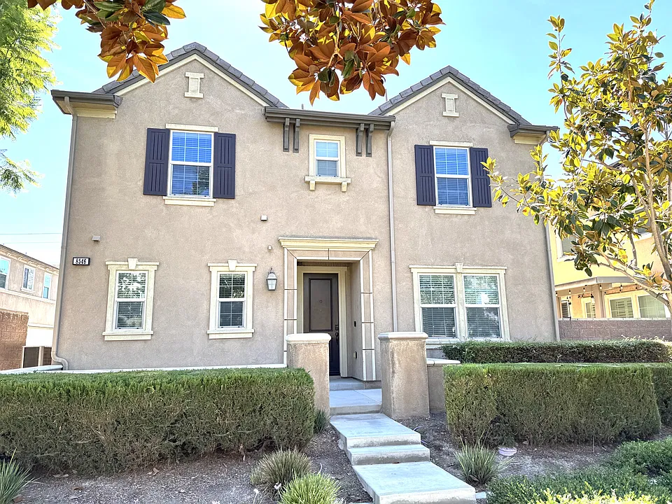 8546 Founders Grv