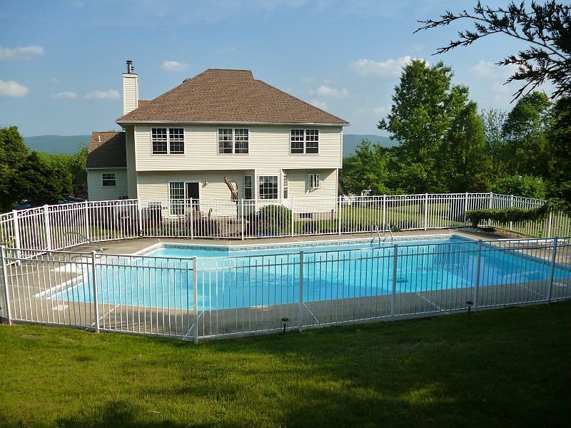 1st image of 20 Bailey Dr
