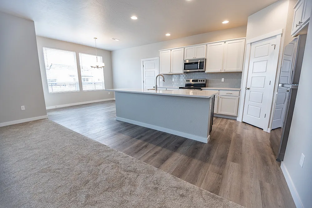 145 South Iceberg Lake Avenue - 1 — Photo 4