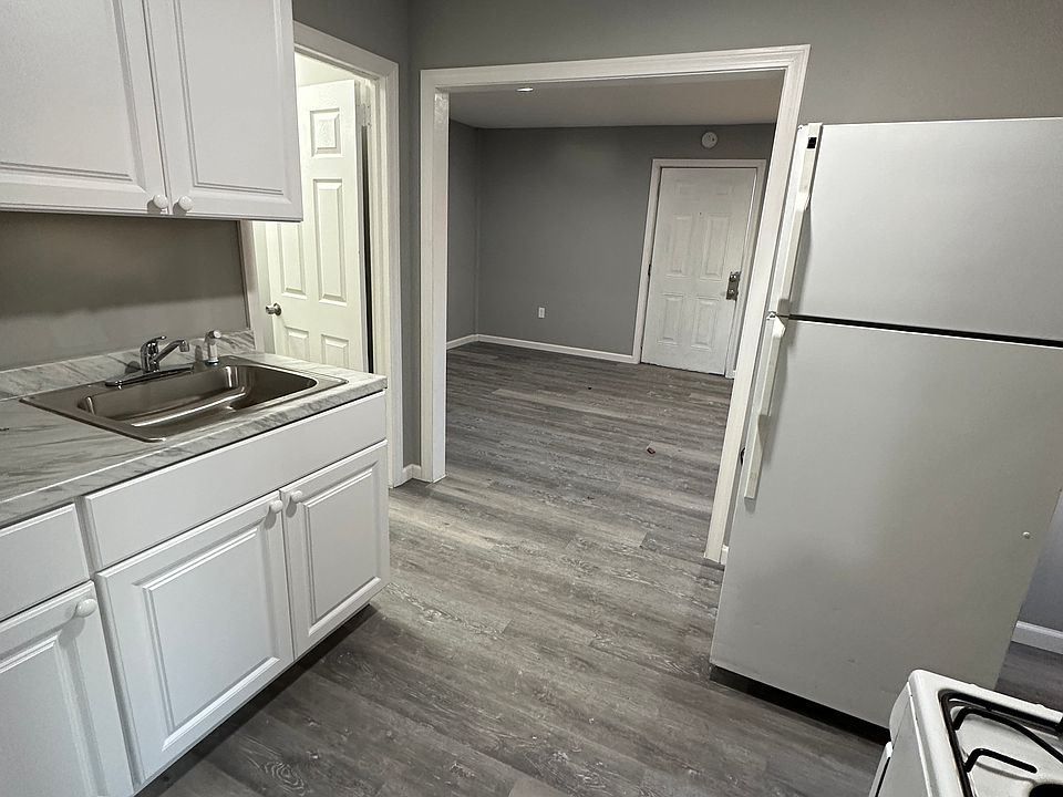 1st image of 550 Baldwin St APT 1