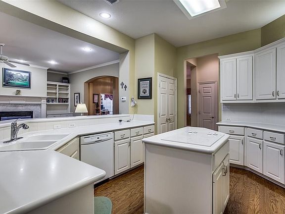 2nd image of 1113 Oakhollow Dr