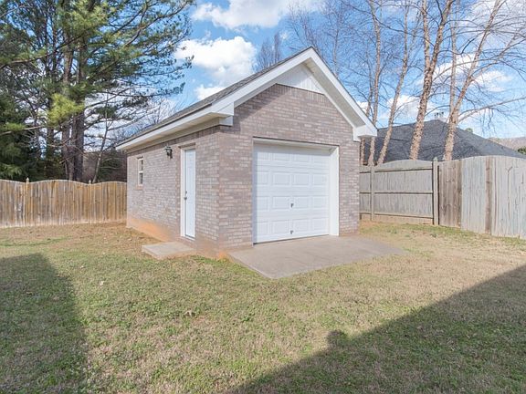 3rd image of 2601 Clifton Dr SE