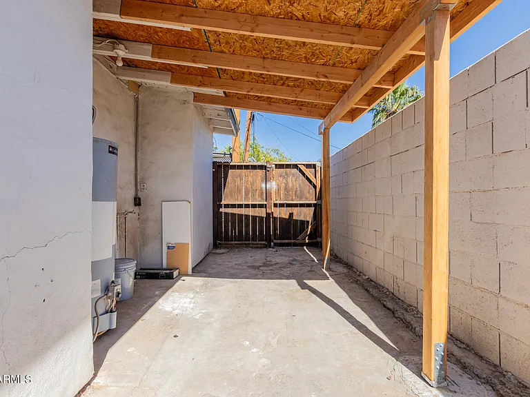 723 E Sunnyslope Ln — Photo 24