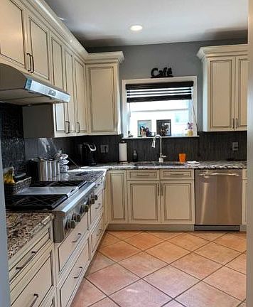 3rd image of 255 W Pine St