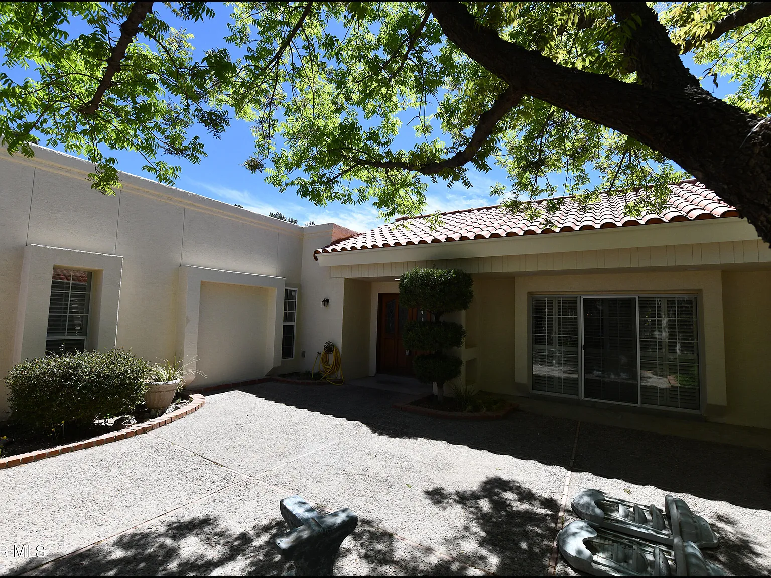 4 bed, 3.0 bath, 2208 sqft, $3,200 — Photo 2