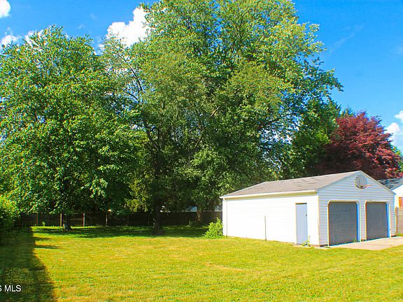 4th image of 3516 McGregor Ln