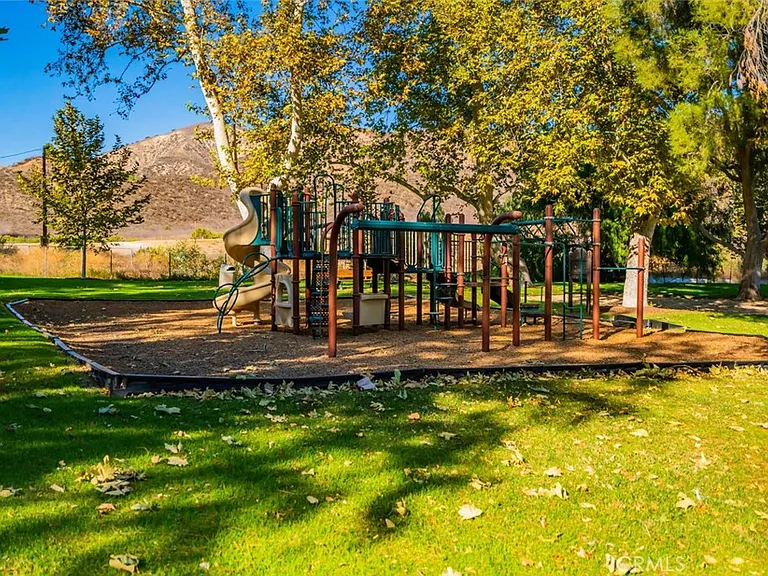 27061 Esward Dr — Photo 20