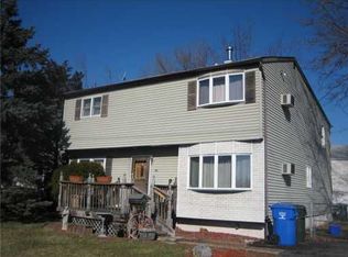 19 W Henry Pl, Iselin, NJ 08830