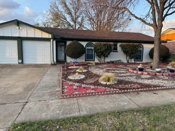 1825 Schumac Ln, Bedford, TX 76022