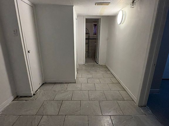 5th image of 693 Bruce Ave #1