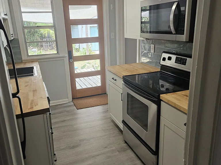 1003 W Berry Ave — Photo 2
