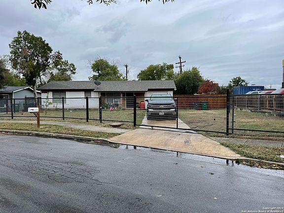 3rd image of 6930 MARTINIQUE DR