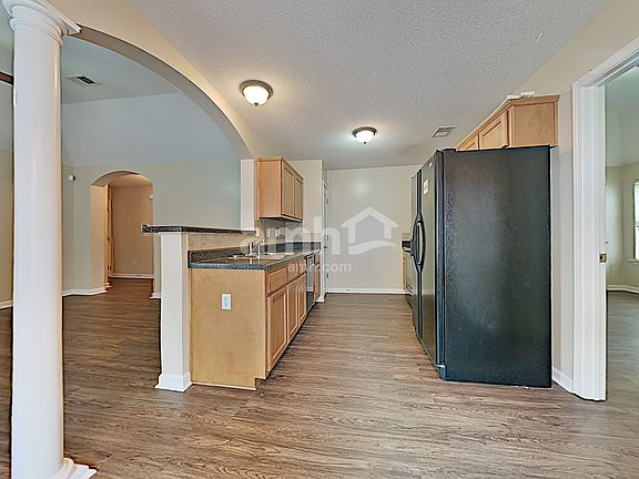 3rd image of 10415 Redmond Dr
