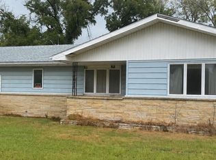 13860 Gillaspie Rd, Wamego, KS 66547