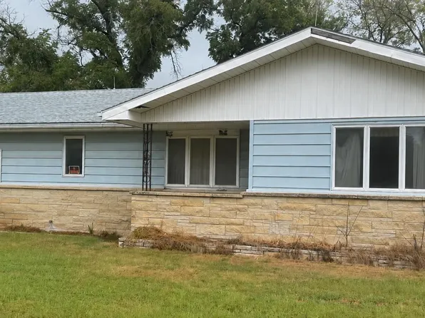 13860 Gillaspie Rd, Wamego, KS 66547