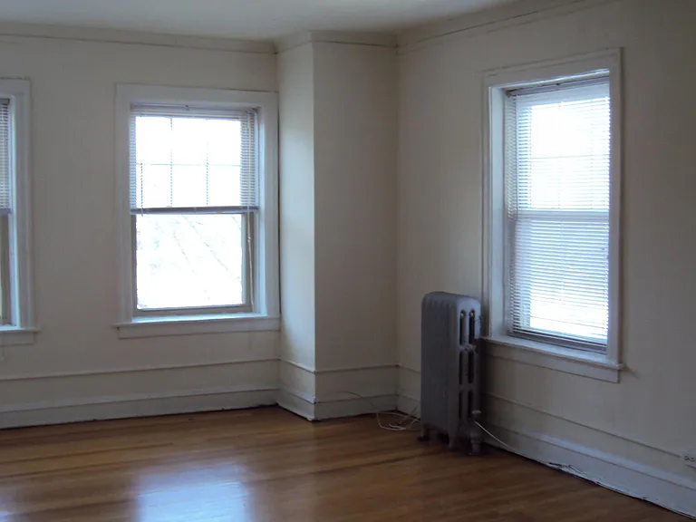 1 Br Living Room