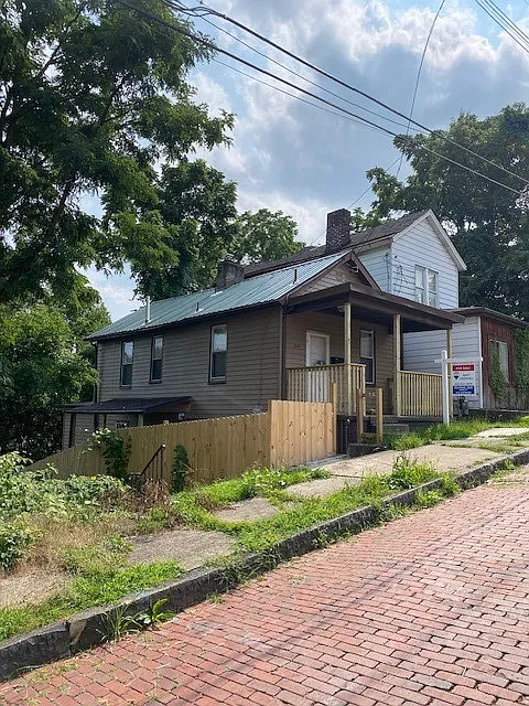 2804 Garbett St photo 1