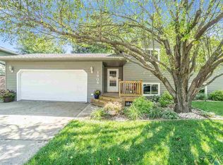 1908 S Devon Dr, Sioux Falls, SD 57106