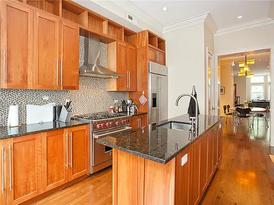 Sold by Avenue Sotheby's International Realty | media 14