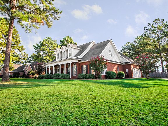 3rd image of 405 Knob Hill Dr