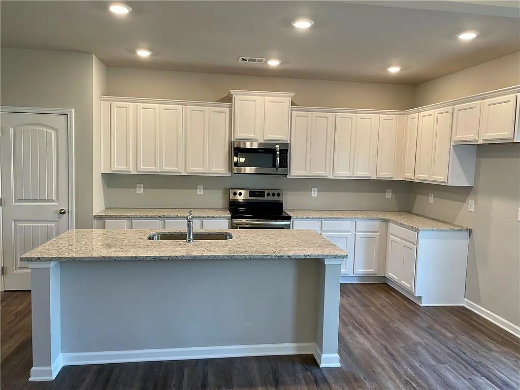 3 bed, 2.5 bath, 1954 sqft, $2,350 — Photo 4
