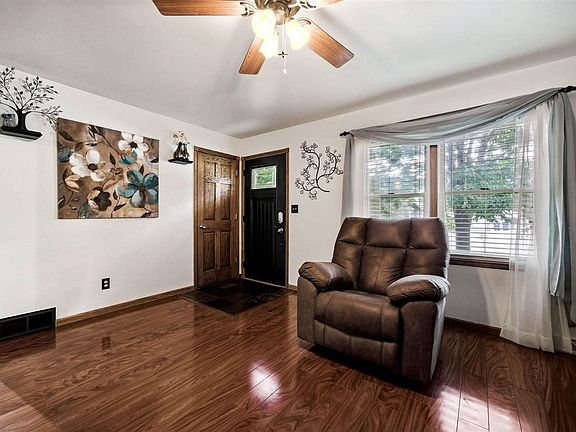 4th image of 331 Blackberry Ave