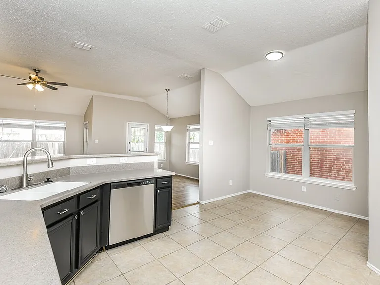 10813 Briaroaks Dr — Photo 8