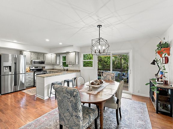 5th image of 1864 Farmview Dr