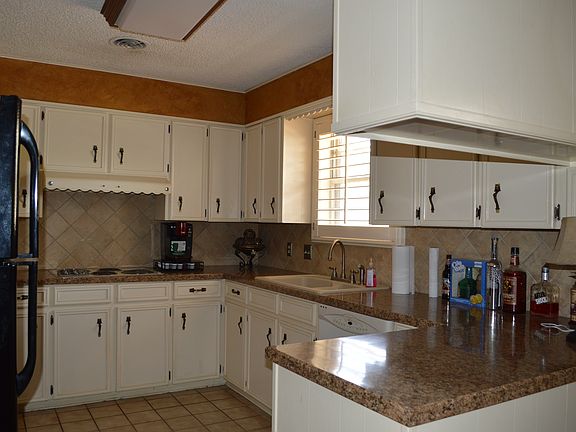 2nd image of 2037 College Ave