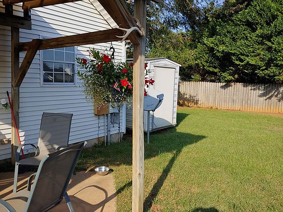 2nd image of 2813 Robinwood Ln