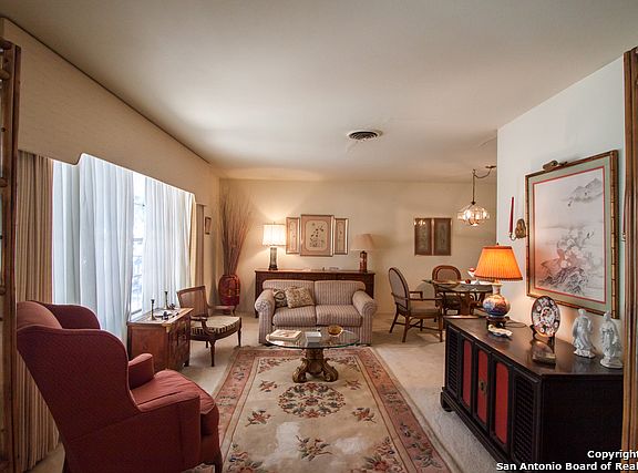 4th image of 325 Cloudmont Dr