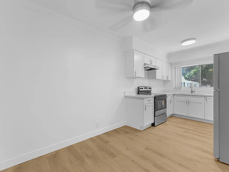 11661 Erwin St #14 — Photo 6