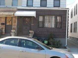 6622 75th St, Middle Village, NY 11379