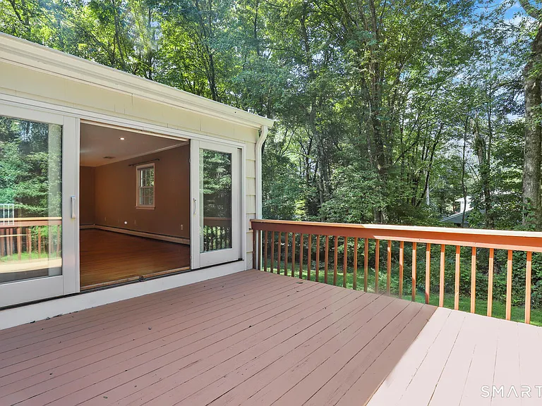 122 Deforest Rd — Photo 32