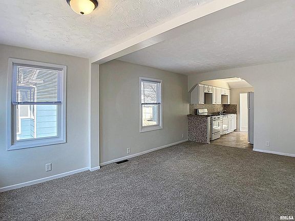5th image of 109 S Elmwood Ave