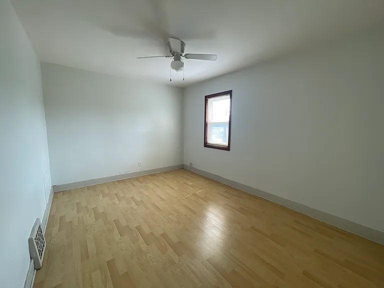 661 McKay Ave #1 — Photo 9