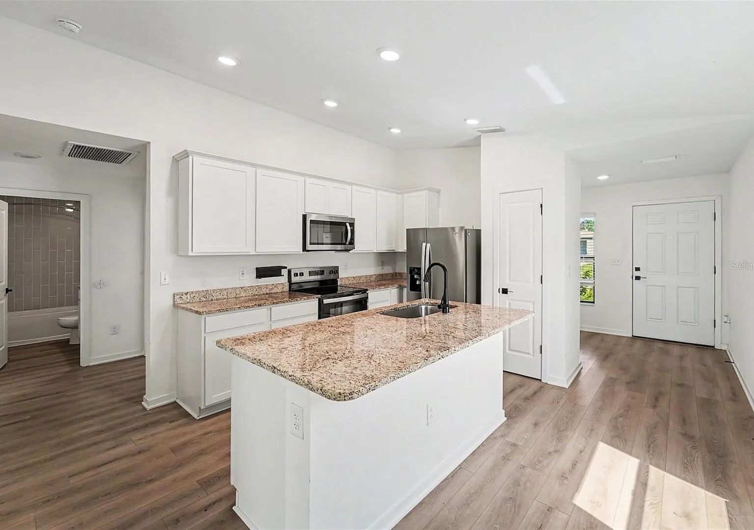 3 bed, 1498 sqft, $2,345 — Photo 3