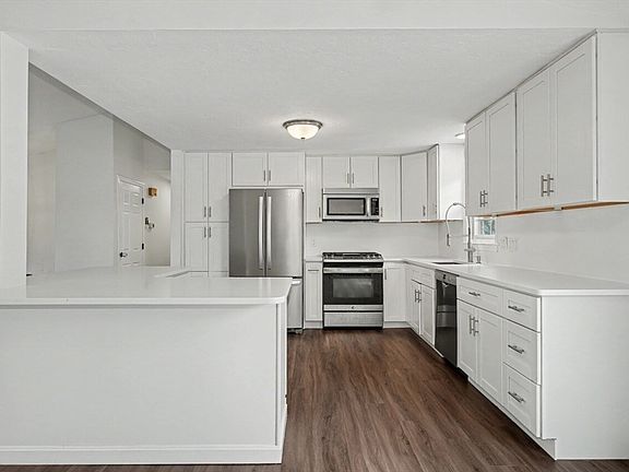 4th image of 268 Davis St
