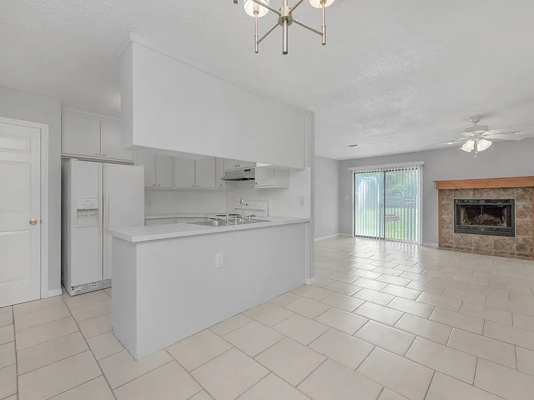 3868 Mariners Dr — Photo 3