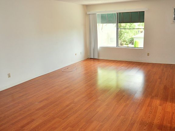 3rd image of 1459 Stanley Ave APT 3