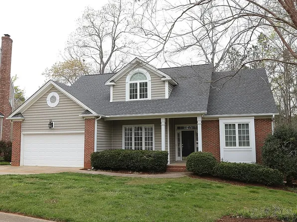 208 Highlands Lake Dr, Cary, NC 27518