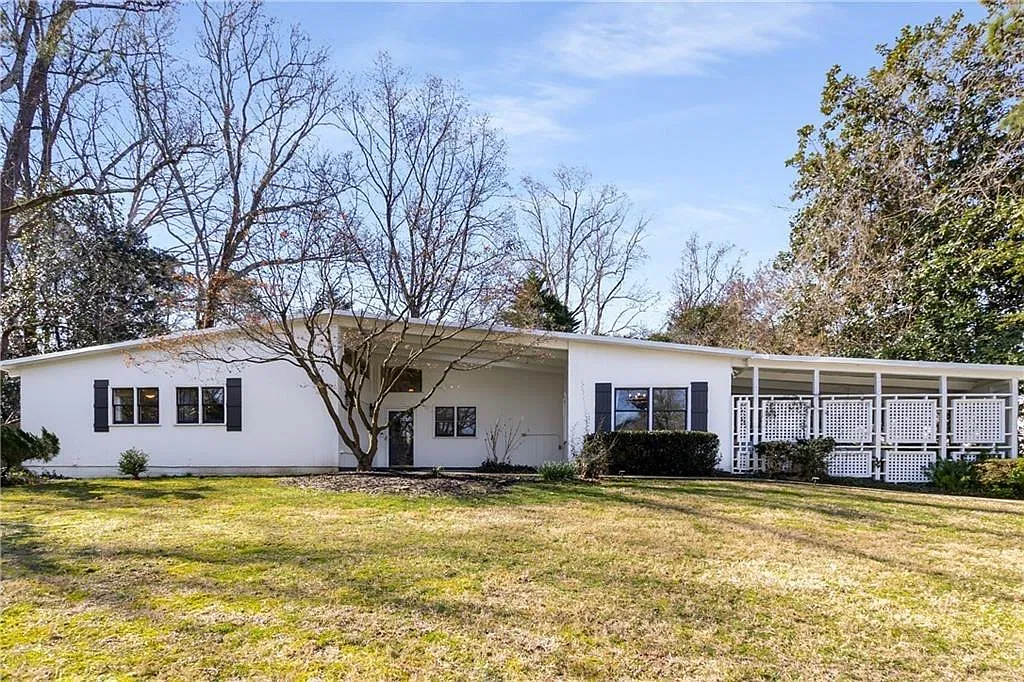 4 bed, 2.0 bath, 1872 sqft, $4,950 — Photo 1
