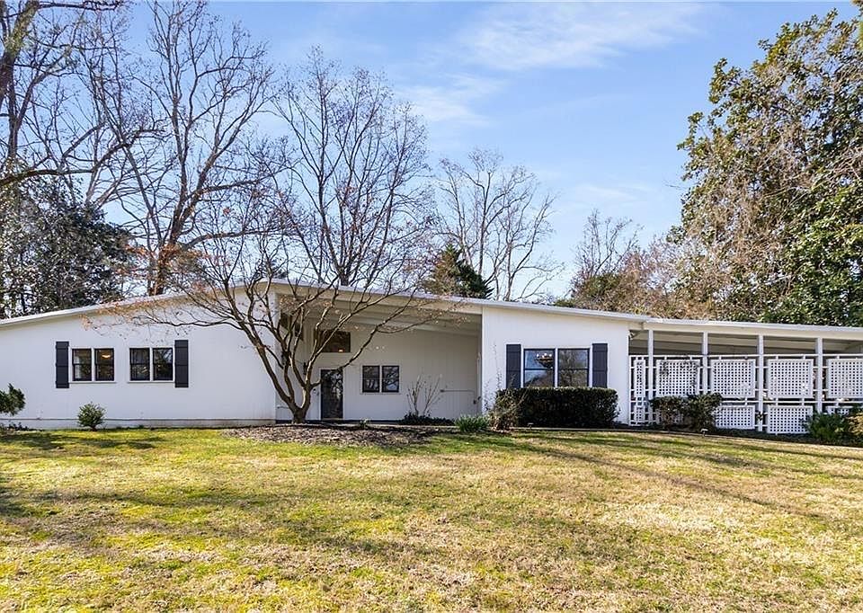 1st image of 130 Putnam Cir NE
