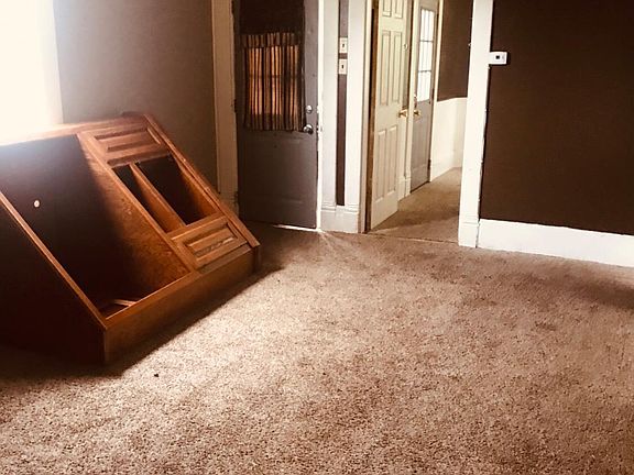 5th image of 427 Schaum Ave