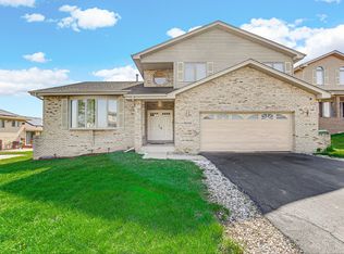 19009 Nightingale Ln, Country Club Hills, IL 60478
