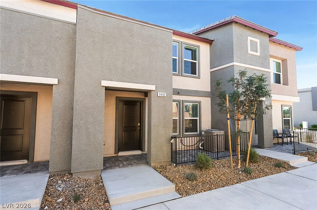 3 bed, 2.5 bath, 1309 sqft, $2,300 — Photo 3